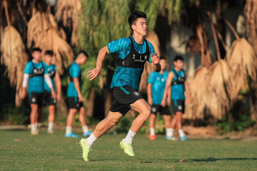 Đội Tuyển Việt Nam Hồi Phục: Duy Mạnh Trở Lại Tiếp Lửa AFF Cup
