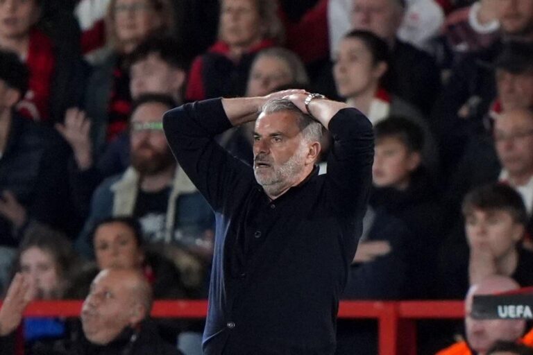 HLV Postecoglou Đối Mặt Áp Lực Từ CĐV Nottingham Forest